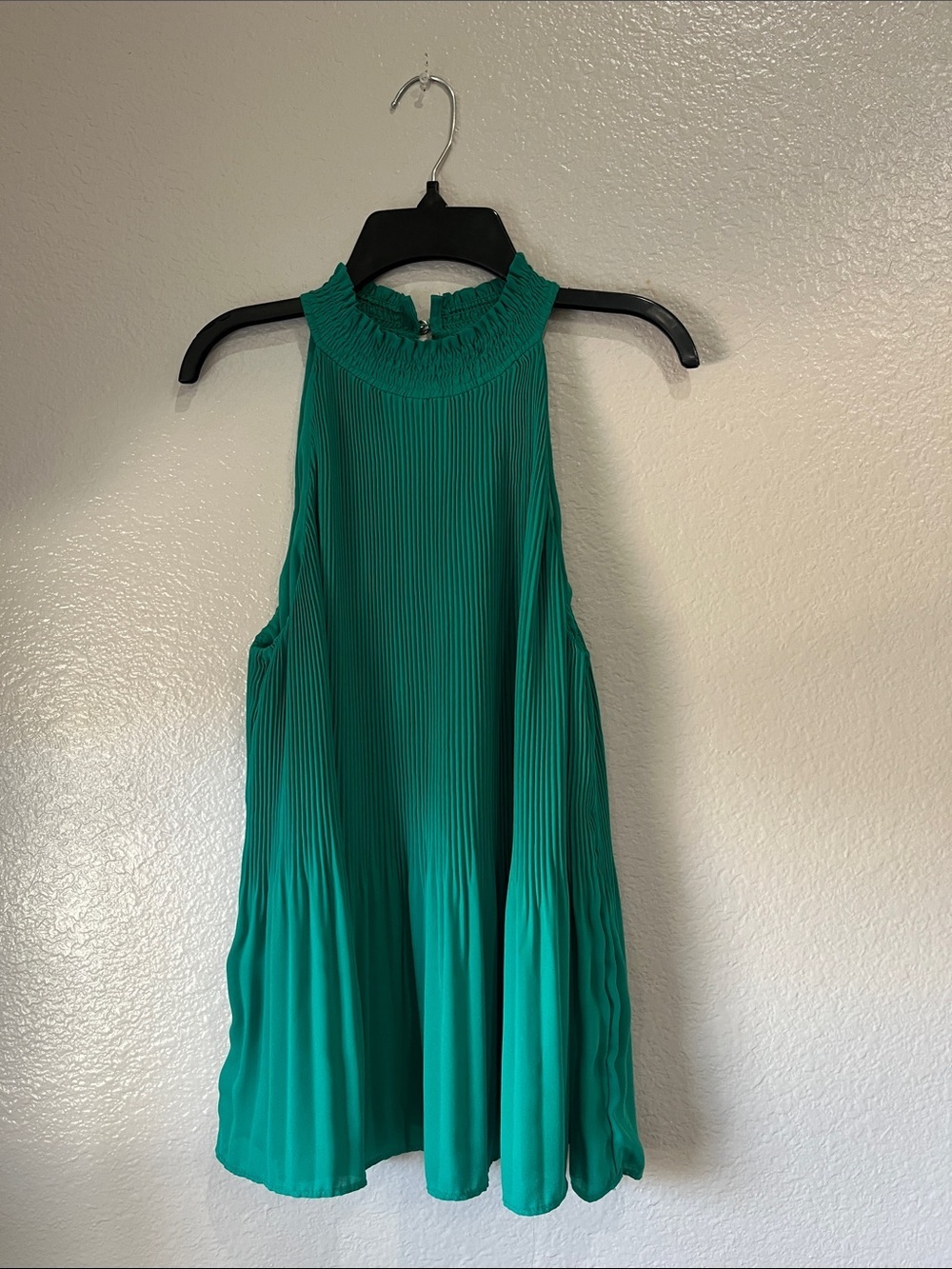 Apt. 9 Women’s Green Pleated Halter Top Sz M Bohemian Vacation Resort TC0517